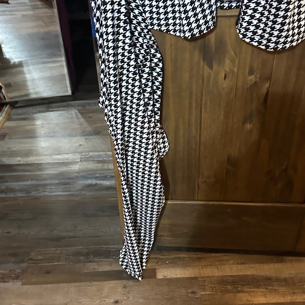SHEIN Black and White Houndstooth Pantsuit - Picture 4 of 4